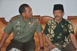 Danrem 142/Tatag Kol. Inf. Taufiq Shobri bersama Raja Mamuju H. Andi Maksum Dai
