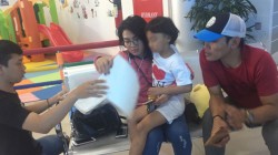 Polisi menjemput Indri dan RA di bandara Palu
