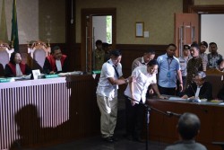 Setya Novanto membisu dan mengaku sakit di sidang pertamanya