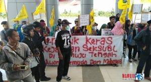 Kecam Pelecehan Seksual, Massa Demo di Kantor Bupati Mateng