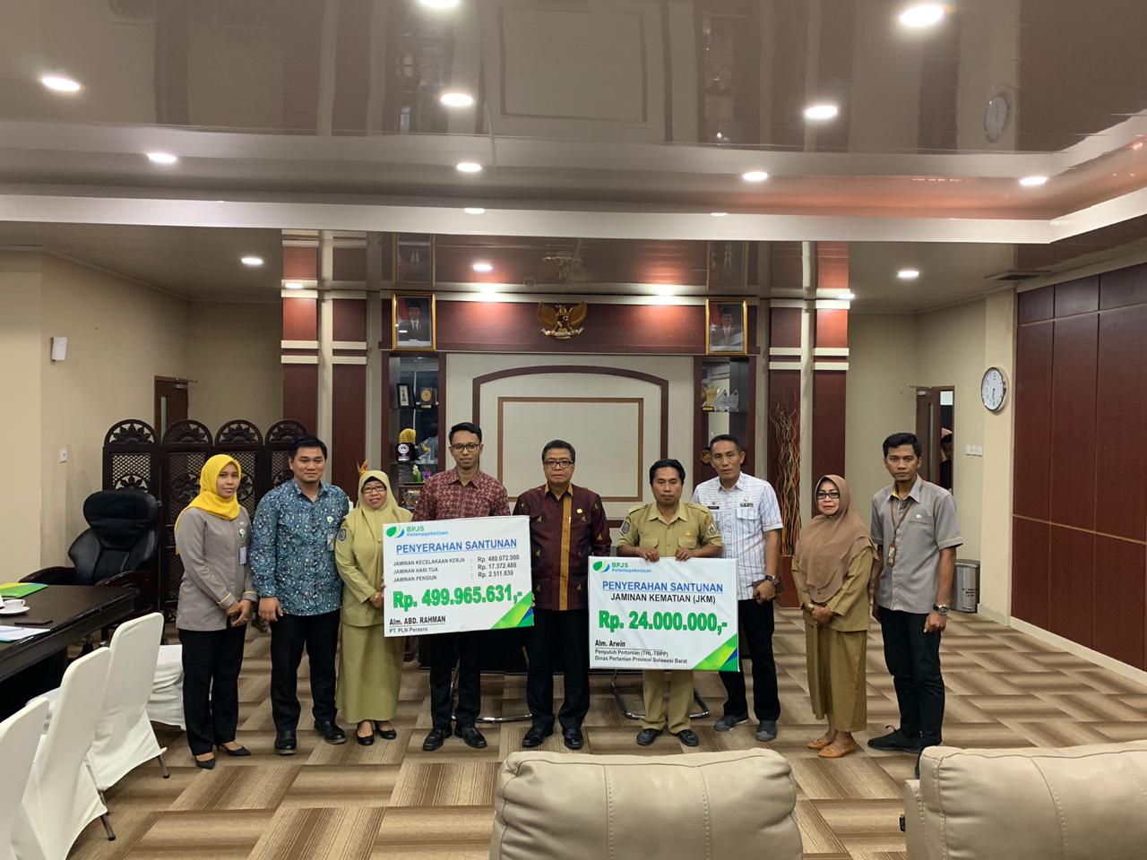 Sekprov Serahkan Santunan BPJS Ketenagakerjaan Kepada Ahli Waris