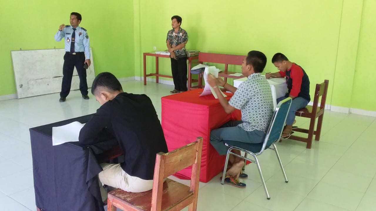 Tiga Anak Didik LPKA Mamuju Ikuti Ujian Paket C