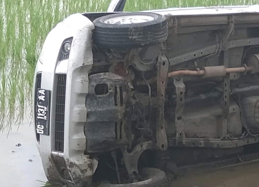 Mobil Milik Caleg DPRD Sulbar Terpilih Kecelakaan
