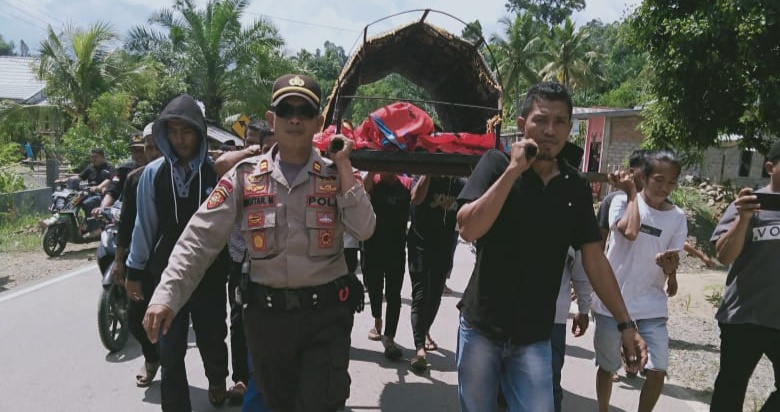 Melayat ke Rumah Korban Pembunuhan, Kapolsek Titip Pesan Kamtibmas