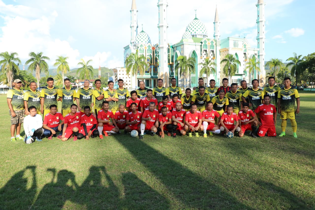 Sepak Bola: Polda Sulbar vs PT. PLN Mamuju