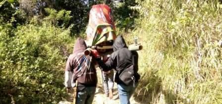 Kisah Nurjanah di Polman, Ditandu Demi Berjuang Hidup Sampai ke RS