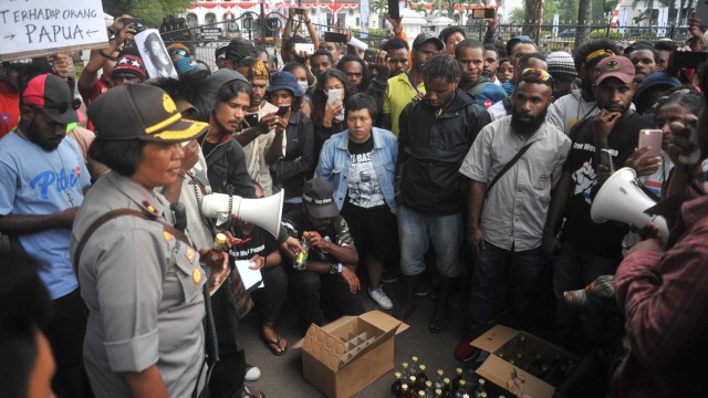 Oknum Polisi Pemberi Miras ke Mahasiswa Papua Diperiksa Propam