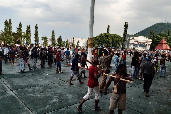 Kontak Senjata di Papua, 1 TNI Tewas dan 5 Polisi Terkena Panah