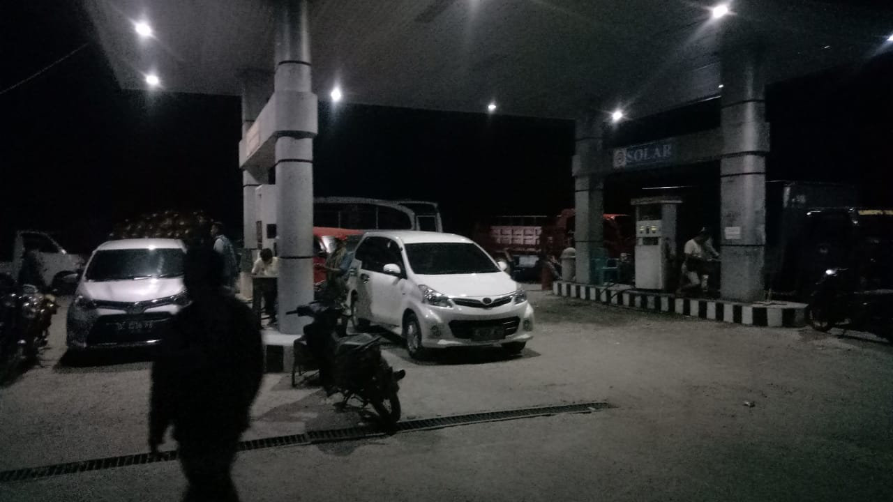 Pelayanan di SPBU Karossa Kembali Normal
