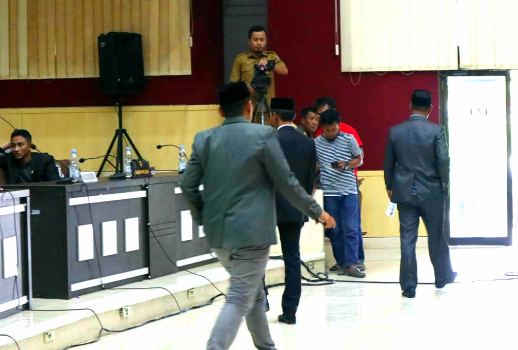 Fraksi Hanura di Pasangkayu Walk Out