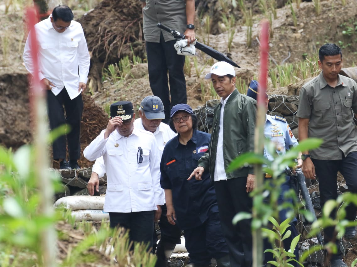 Pulihkan Lingkungan, Pemerintah dan Masyarakat Bekerja Sama Lakukan RHL di Lokasi Bencana