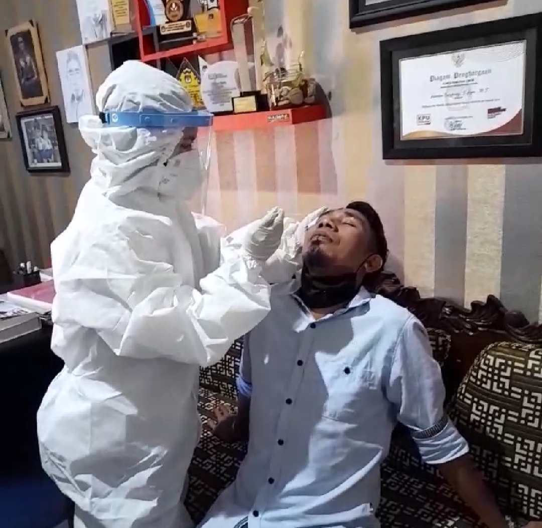 Pastikan Bebas Covid-19, Seluruh Anggota dan Staf KPU Mamuju Melakukan Test Swab