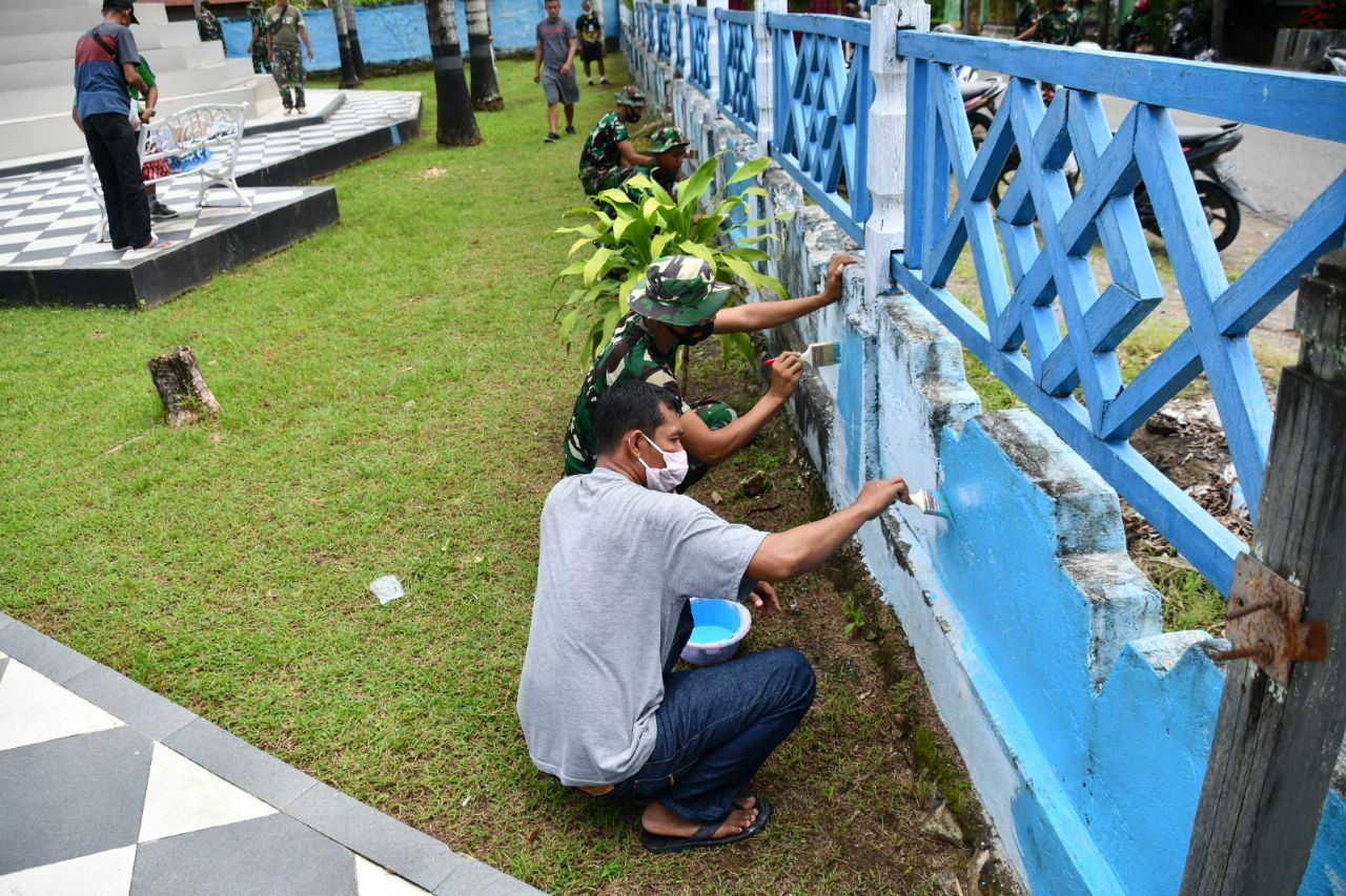 Menyambut Hari Juang TNI AD, Korem 142/Tatag Benahi Patung Ahmad Kirang