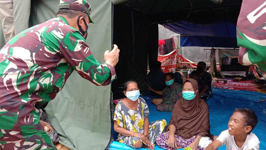 Pangdam XIV/Hasanuddin Kunjungi Pengungsi di Mamuju
