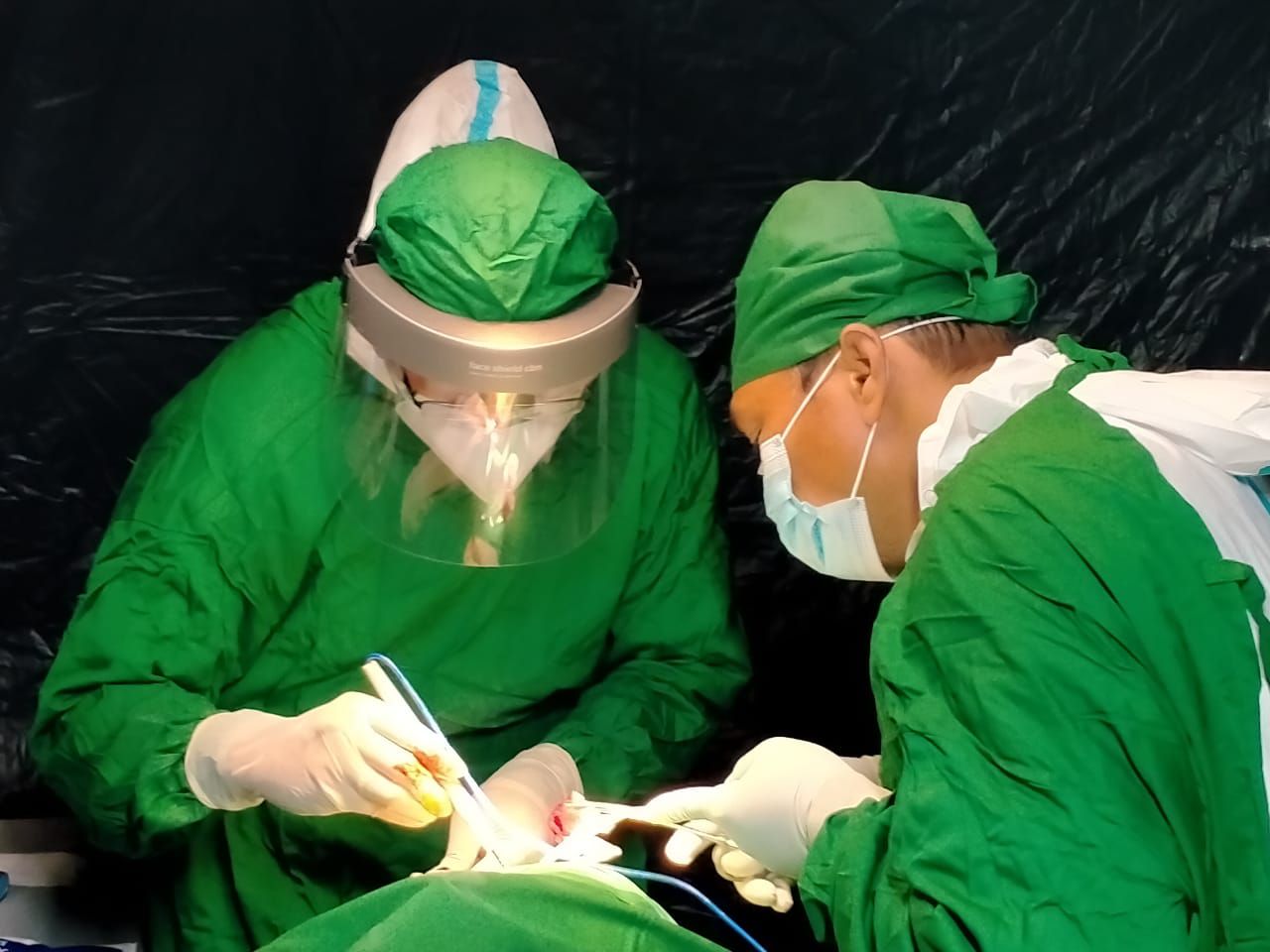 Selain Sectio Cesarean, Rumah Sakit Lapangan TNI AD Juga Berhasil Melakukan Operasi Tumor Kepala