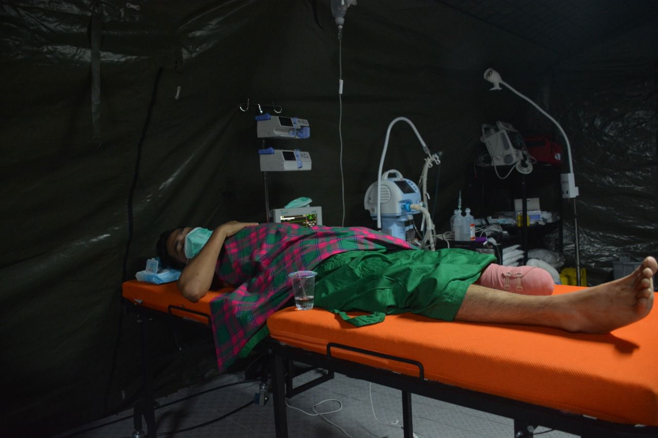 Lama Menderita Patah Tulang, Akhirnya Diamputasi di RS Lapangan TNI AD