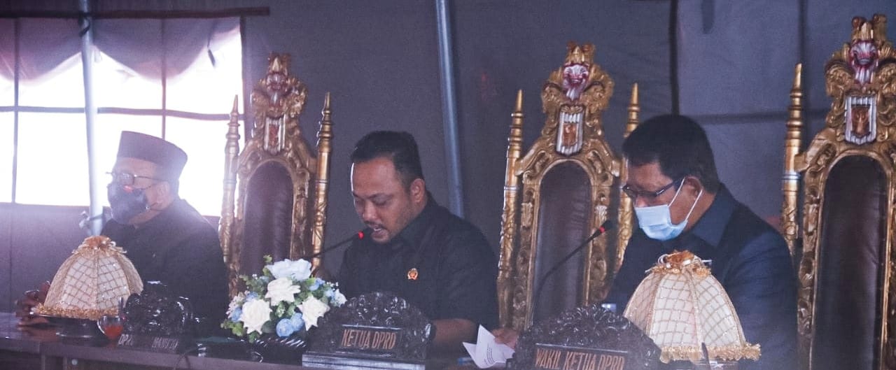 DPRD Mamuju Bacakan Usulan Penetapan Bupati dan Wakil Bupati