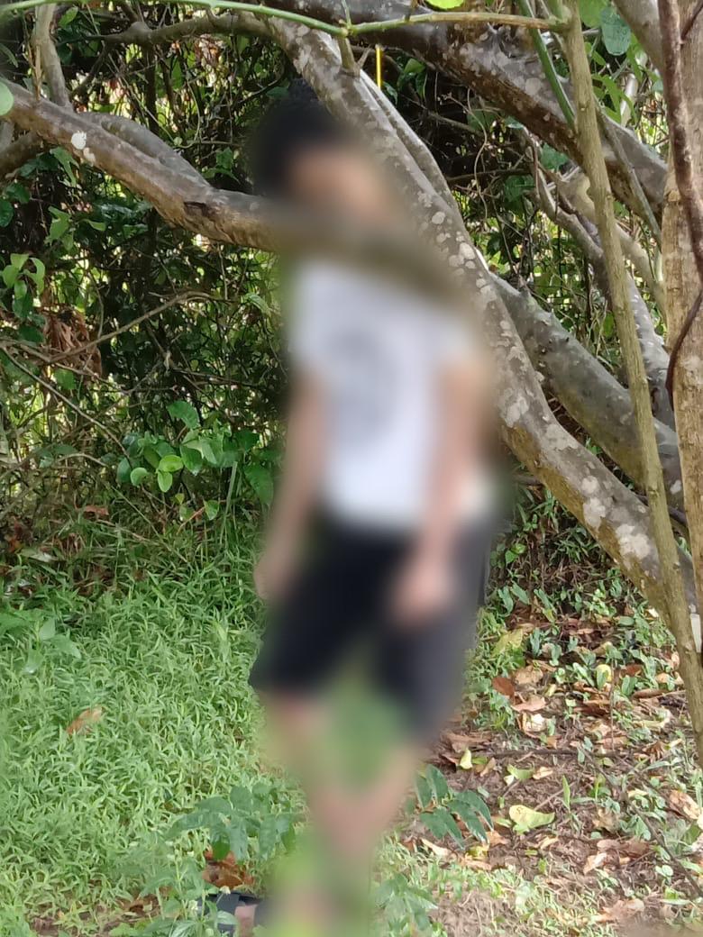 Seorang Pemuda Ditemukan Tewas Tergantung di Pohon