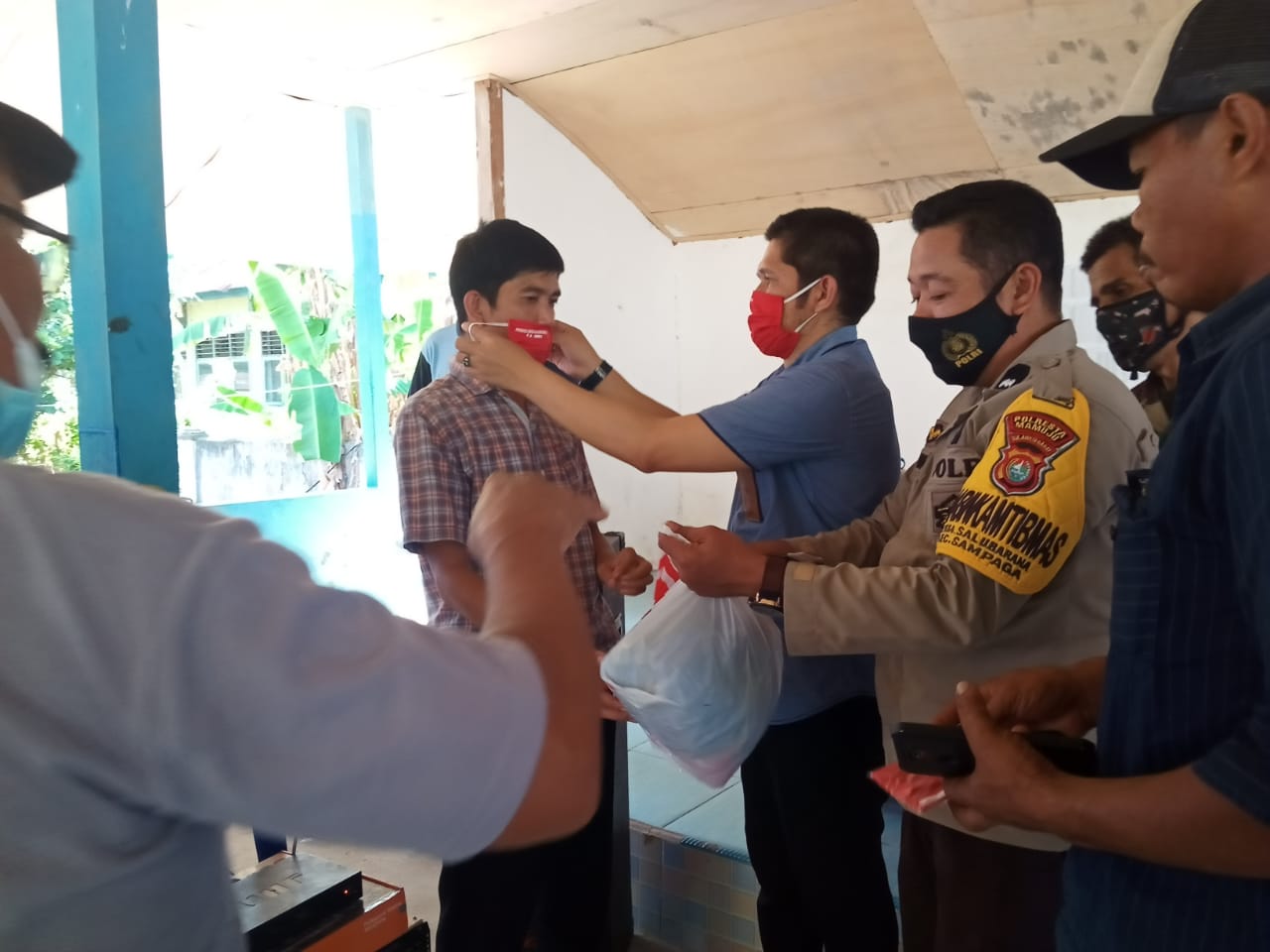 Desa Salubara'na Sosialisasi Pencegahan Covid-19 dan Bagi-bagi Masker