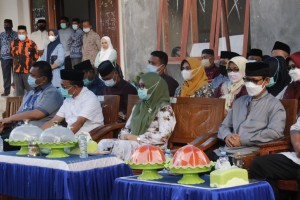 Lawatan Ramadhan Sutinah Suhardi, Disambut Hangat Warga Tapalang Barat