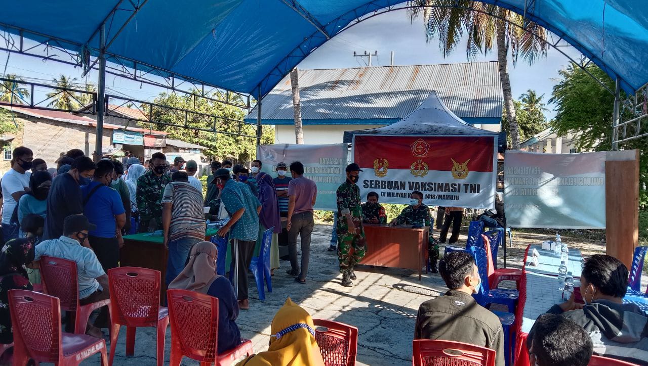 Koramil Kalukku Diserbu Warga untuk Divaksin