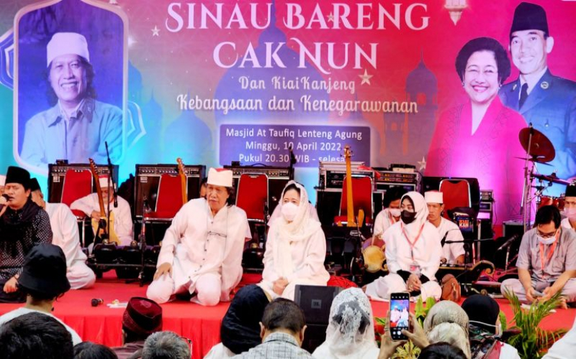Di Markas PDIP, Cak Nun : Presiden Indonesia Saat Ini Belum Tepat