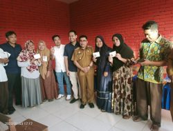 Pemkab Majene Serahkan Bantuan Beasiswa kepada Puluhan Siswa Terdampak Bencana