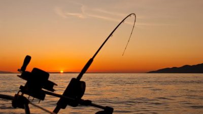 Tips Mencari Spot Mancing Ajib di Laut