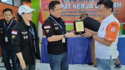 Sukses Gelar Rakerda, Orari Daerah Sulbar Serahkan Reward Kepada sejumlah Orari Lokal