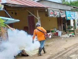 PKM Rangas Lakukan Fogging di Rumah Warga Terjangkit DBD