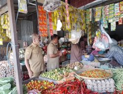 Biro Ekbang Setda Sulbar Monitoring Harga Pangan di Pasar Tradisional Mamuju