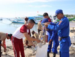 Sat Polair Polres Majene Gelar Bersih Sampah Pantai