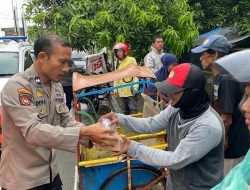 Ditobvit Polda Sulbar Bagi-bagi Takjil