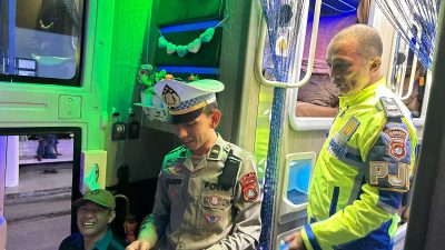 Tes Urine dan Cek Kelengkapan Pengemudi Para Sopir Bus, Biddokkes dan Ditlantas Polda Sulbar Gelar KRYD Jelang Arus Mudik