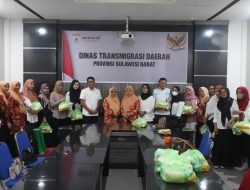 Dinas Transmigrasi Bagikan Sedekah Ramadan pada Para PTTnya