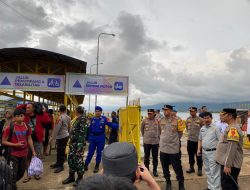 Kapolda Sulbar Pantau Arus Mudik di Pelabuhan Feri Mamuju