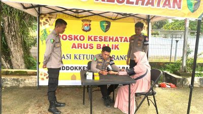 Biddokkes Polda Sulbar Cek Kesehatan Sopir dan Penumpang Arus Balik