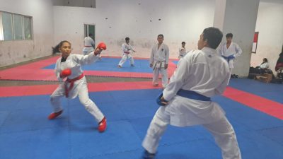 Hari Kedua Try Out, Atlet Karate Putri Sulbar Melawan atlet putra Sulsel