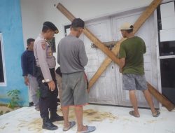 Warga Desa Tanam Buah Demo dan Segel Kantor Desa
