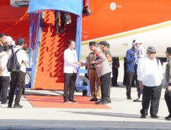 Kapolda Sulbar Bersama Forkopimda Berikan Sambutan Hangat Kedatangan Presiden di Bandara Tampa Padang