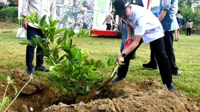 Zudan Resmikan Taman Sulbar Maju Terus