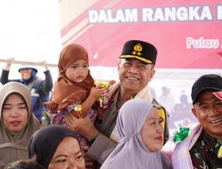 Mengintip Kedekatan dan Keseruan Kapolda Sulbar dengan Para Pelajar di Pulau Ambo
