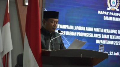 Wakili Sekwan, Kabag Umum Sekretariat DPRD Provinsi Sulbar Bacakan Persetujuan Bersama Ranperda RPJPD 2025-2045