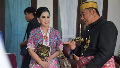 Pj Gubernur Sulbar Bahtiar Apresiasi Upaya Ibu Kapolda Perhatikan Budaya Tenun Mandar