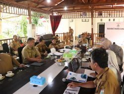 Sekprov Pimpin Rapat Monev BLUD RSUD Regional Sulbar Triwulan III 2024