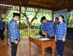 Sekprov Sulbar Lantik Satu Pejabat Administrator dan 7 Pejabat Fungsional