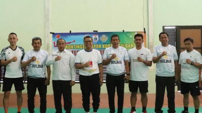 Sekprov Idris Lepas Kontingen Sulbar menuju Turnamen Badminton Korpri di Sulsel