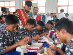 Pj Gubernur Uji Coba Makan Gratis di SMK Negeri 1 Sumarorong