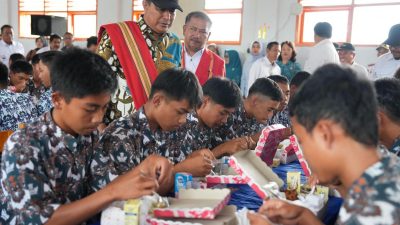 Pj Gubernur Uji Coba Makan Gratis di SMK Negeri 1 Sumarorong