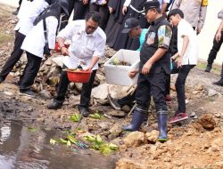 Bahtiar Bersama Kapolda Tebar Benih Kepiting di Mako Brimob